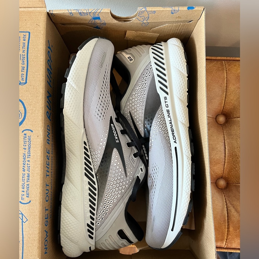 Men’s brooks gts 22 brand new
